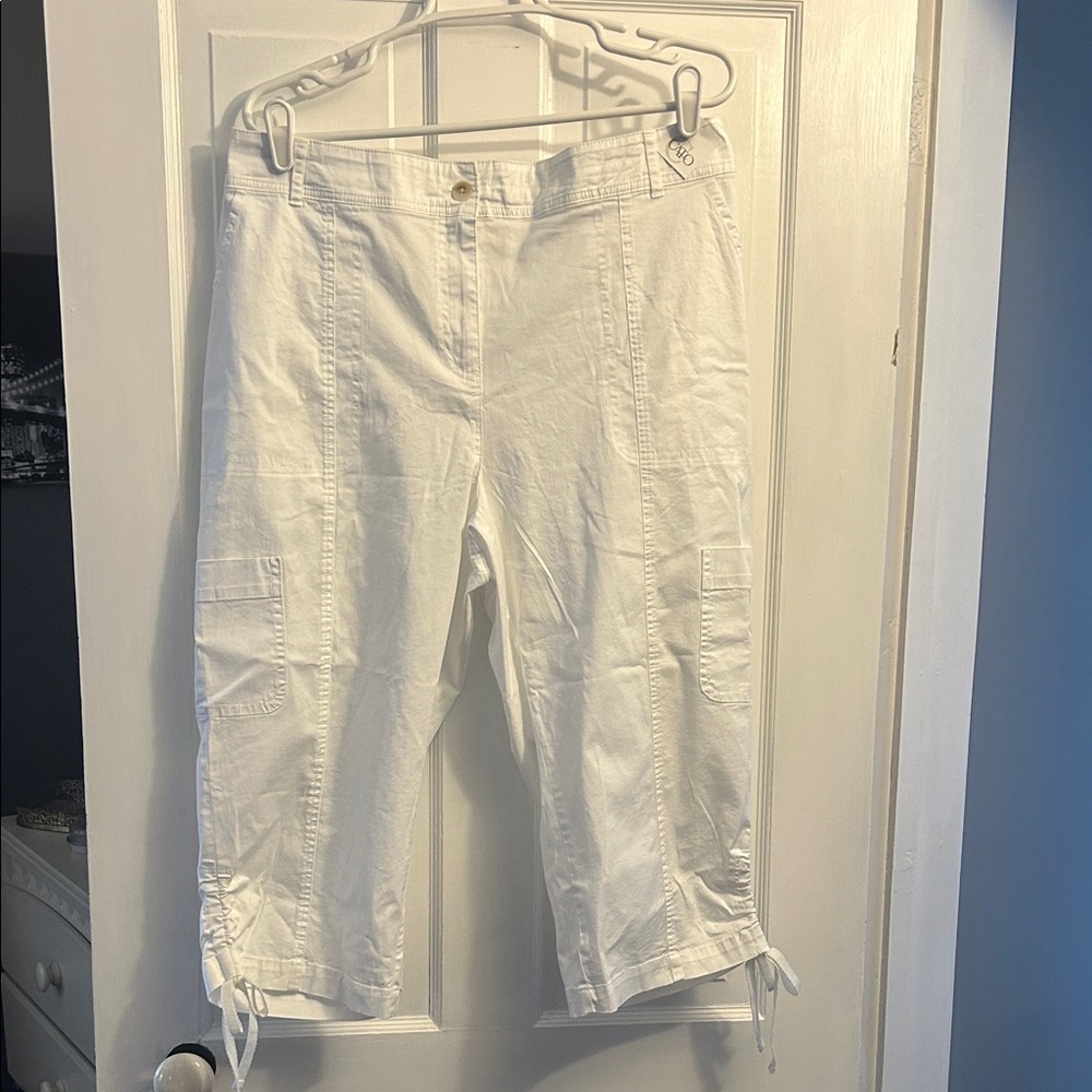 Cato Women's White Cargo Capri
